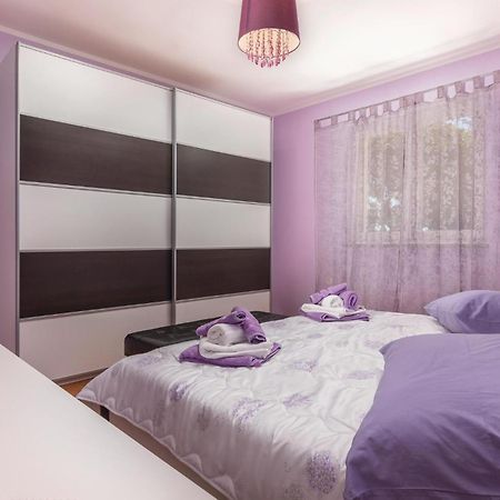 Raša Amazing Apartment In Rabac With Wifi מראה חיצוני תמונה
