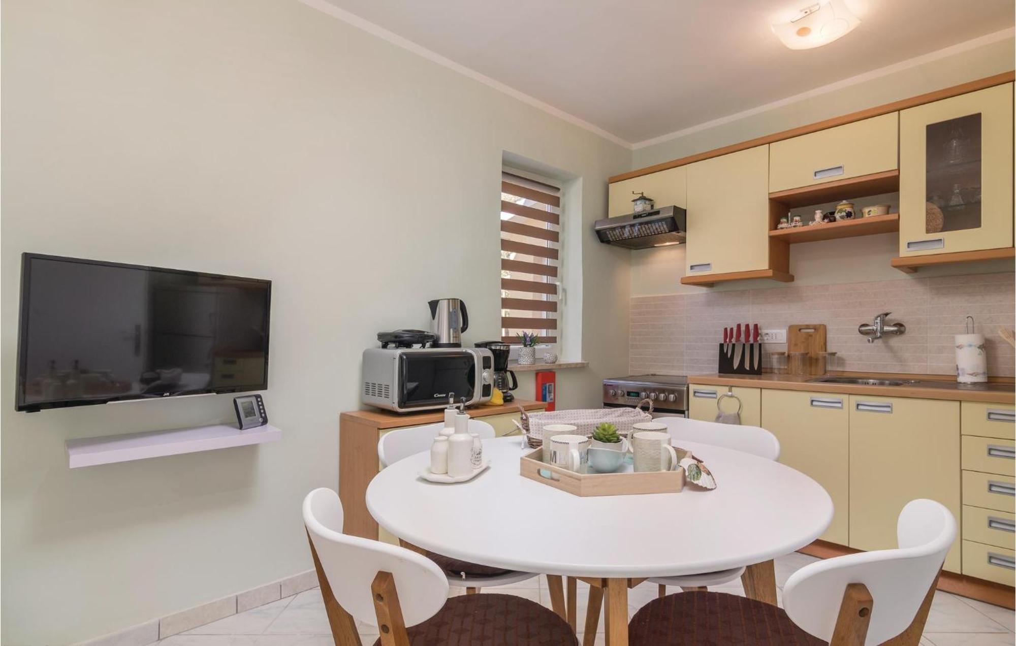 Raša Amazing Apartment In Rabac With Wifi מראה חיצוני תמונה